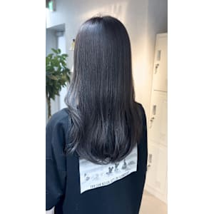 ナチュラルストレート×アッシュグレージュ