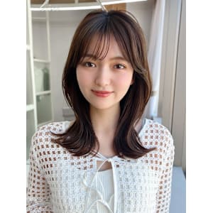 2wayバングで小顔に見えるフェイスレイヤーで作るくびれヘア