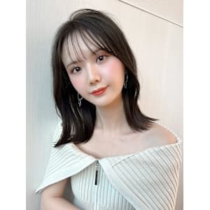 2wayバングで小顔に見えるフェイスレイヤーで作るくびれヘア