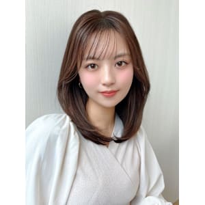 2wayバングで小顔に見えるフェイスレイヤーで作るくびれヘア