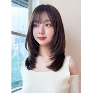 2wayバングで小顔に見えるフェイスレイヤーで作るくびれヘア