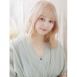 ハイトーンカラーくせ毛風ニュアンスパーマ　シルバーベージュ