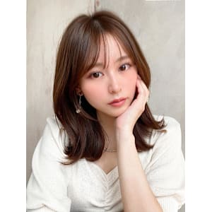 2wayバングで小顔に見えるフェイスレイヤーで作るくびれヘア