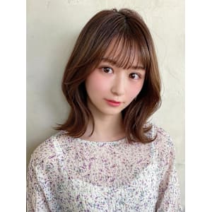 2wayバングで小顔に見えるフェイスレイヤーで作るくびれヘア