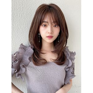 20代30代に人気！後れ毛がかわいい暗髪の韓国風くびれヘア