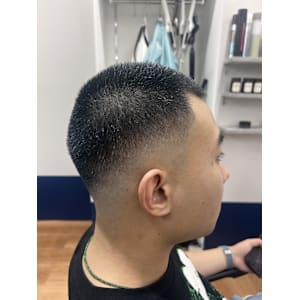 魅せるフェード坊主 - epc by F.U.N 竹ノ塚 髪質改善/ブリーチ/ハイライト【エピックバイファン】【エピックバイファン】掲載中