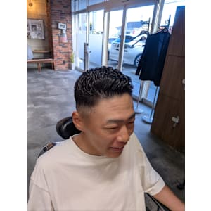 サイドパート - @110 BARBER SHOP CONTINENTAL【ワンワンオー バーバー ショップ コンチネンタル】掲載中
