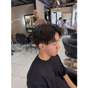 縦落ちツイスト　ツイストスパイラルパーマ　アップバング　眉毛