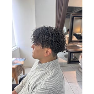 ツイストスパイラルパーマ　センターパート　縦落ちツイスト - AIZU 海老名 【アイズ】【アイズ エビナ】掲載中