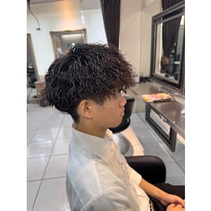 ツイストスパイラルパーマ　刈り上げマッシュ　縦落ちツイスト