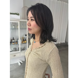 ふんわり顔まわりカットミディアムネイビーカラー