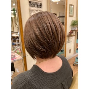 くびれ大人ショート