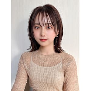 20代30代に人気！後れ毛がかわいい暗髪の韓国風くびれヘア