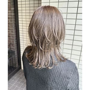 ミディアムレイヤーカット - 半個室型美容室 Sourire 博多店【ハンコシツガタビヨウシツスーリールハカタテン】掲載中