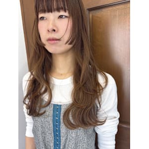 顔まわりポイントロングヘア