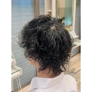 無造作ウェーブのショートウルフパーマ