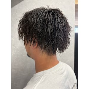 縦落ちハードツイストセンターパート - men's salon Blank by SKY【メンズサロンブランクバイスカイ】掲載中