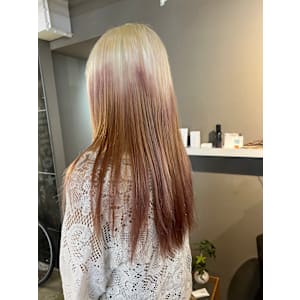 派手髪・ハイトーンカラー・デザインカラー・ブリーチ専門美容室
