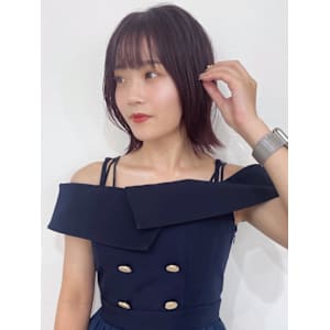 カシスピンク ショートボブ 外ハネ　ボブレイヤー 20代