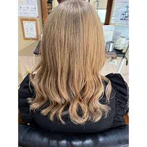 ベージュカラー