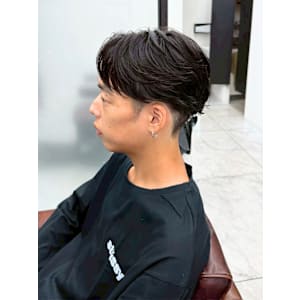 ニュアンスパーマ　センターパート　毛流れ　黒髪