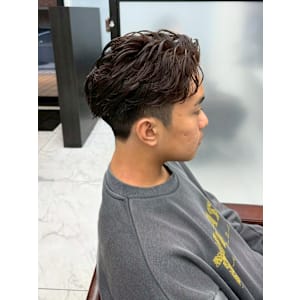 ショートセンターパート　ナチュラルパーマ　毛流れ