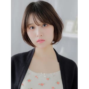 斜めバング暗髪ひし形小顔丸みショートボブ　ミニマルボブ