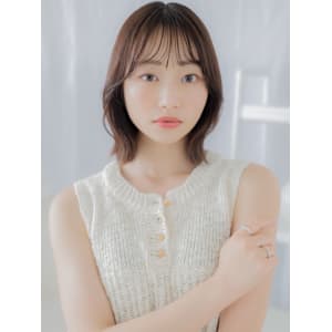 顔回りレイヤーカット小顔くびれミディアム　ヘイリーボブ