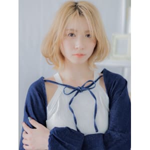 ブリーチオンカラーニュアンスパーマボブディ　ミニマルボブ