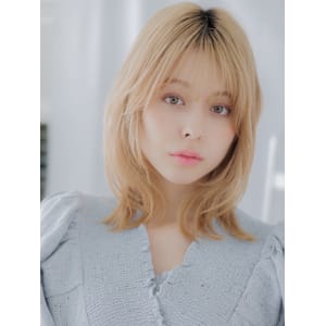 フレンチカジュアル外ハネカールくびレイヤー　シルバーベージュ