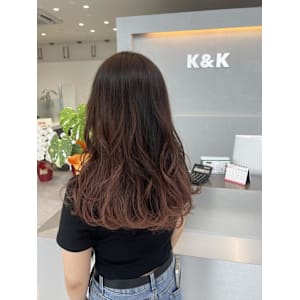 ピンクベージュ