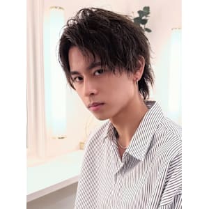 無造作束感ショートウルフパーマ