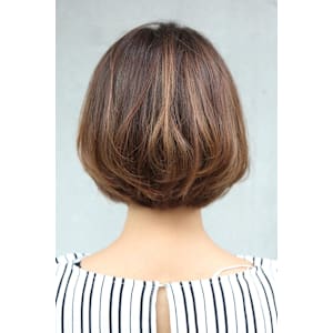 軽めのマッシュショートスタイル