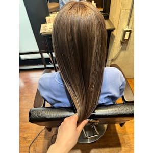 イエローベージュ