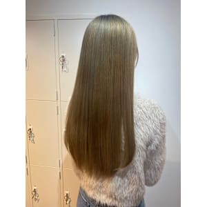 ハイトーングレージュ