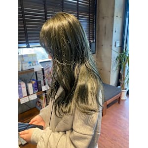 オリーブグリーン