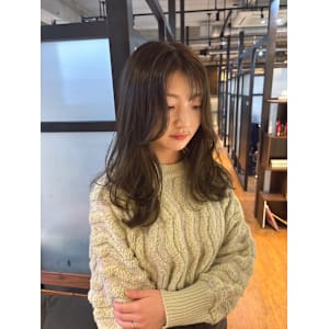 オリーブベージュ