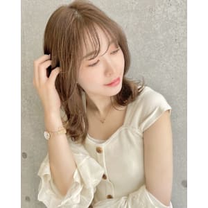 顔まわりレイヤー×抜け感ベージュ