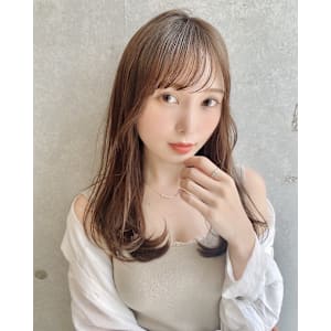 顔まわりレイヤー×抜け感ベージュ