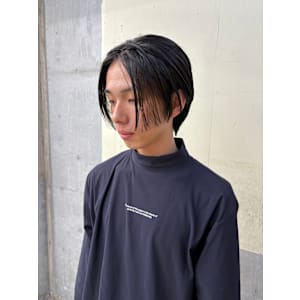 ステップボーンカットメンズヘア/センターパート