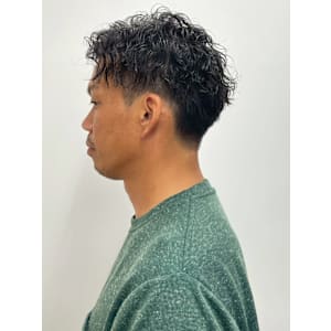 スパイラルパーマ ツーブロック センターパート 30代 - MENS SALON RUGGED 大野城店【メンズサロンラギッドオオノジョウテン】掲載中