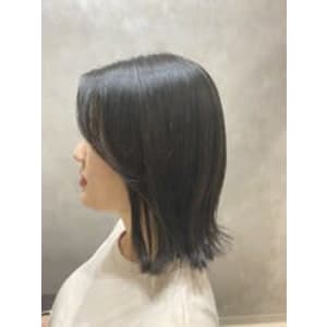 地下風ブルージュ×ぱつっと外はねボブ