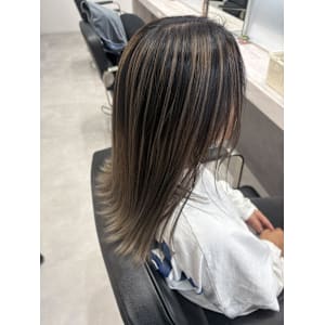 グレージュカラー