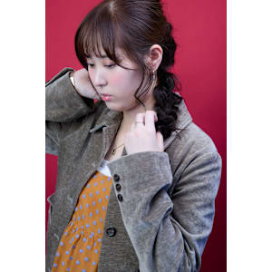 Fluffy Greige｜ふんわり大人可愛いアップスタイル - UNE ATTACHE【アンアタッシュ】掲載中