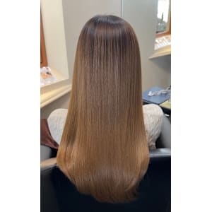 縮毛矯正×HYPER SATUMAで叶える“うるツヤ美髪”