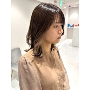 イヤリングカラー ミルキーベージュ くびれヘア 20代 髪質