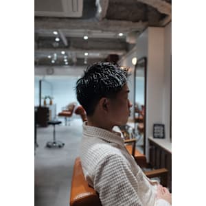 スパイキーショート/テーパーフェード／アップバング