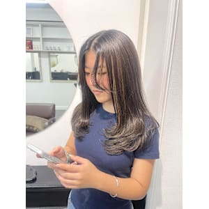 レイヤーカットロング/ハイライトカラー/ローレイヤー - AO。【アオ】掲載中