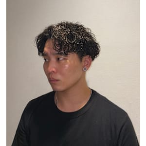 細かい束感で立体感を出すパーマ【三軒茶屋】