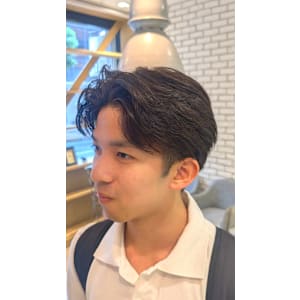 自然な毛流れが叶うセンターパート【三軒茶屋】